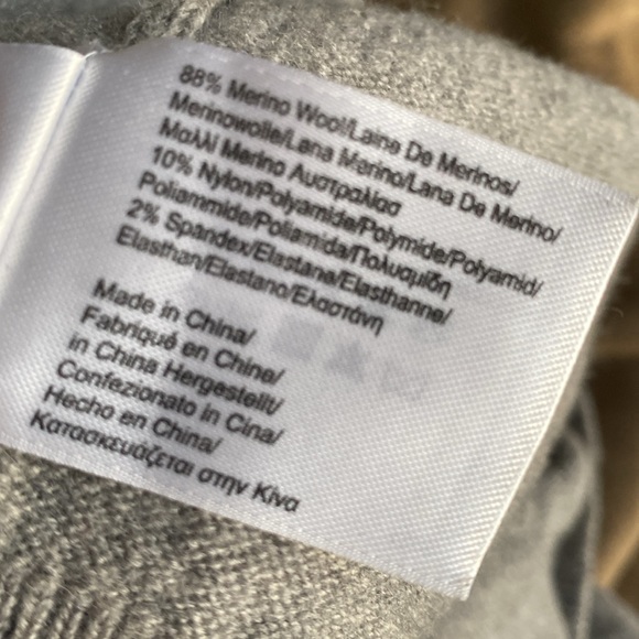 Brooks Brothers Merino Wool V-Neck Sweater - Picture 5 of 7